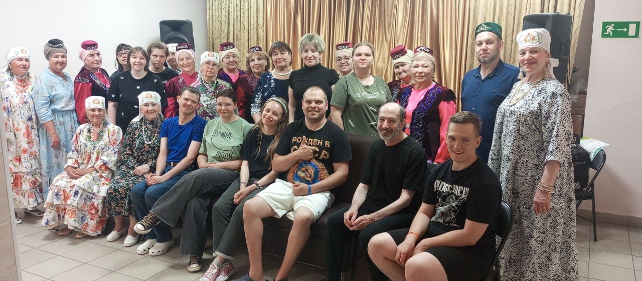 народный коллектив ансамбль татарской песни «Сюмбеля» и клуб любителей татарского танца «Казаныш» (Достижение).