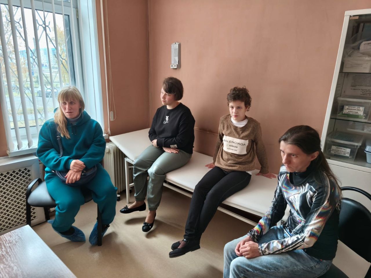 Познавательная обучающая беседа с  получательницами социальных услуг нашего Учреждения на тему " Женская гигиена"