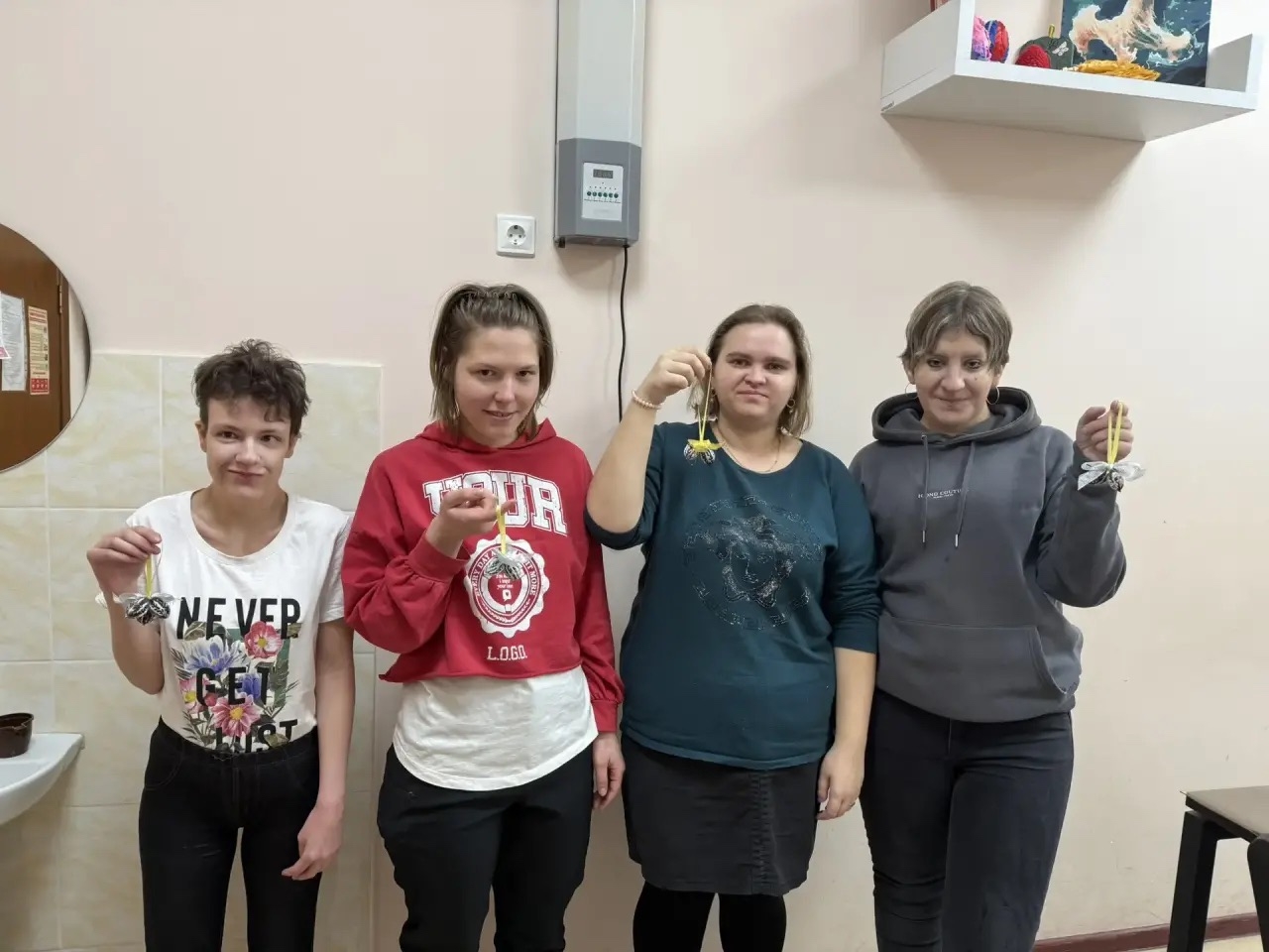 творческий мастер-класс по изготовлению елочных украшений.