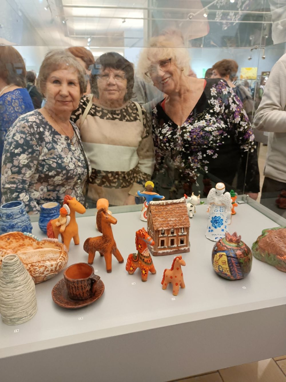 Открытие городской художественной выставки "Умелые руки" в Магнитогорской картинной галерее.